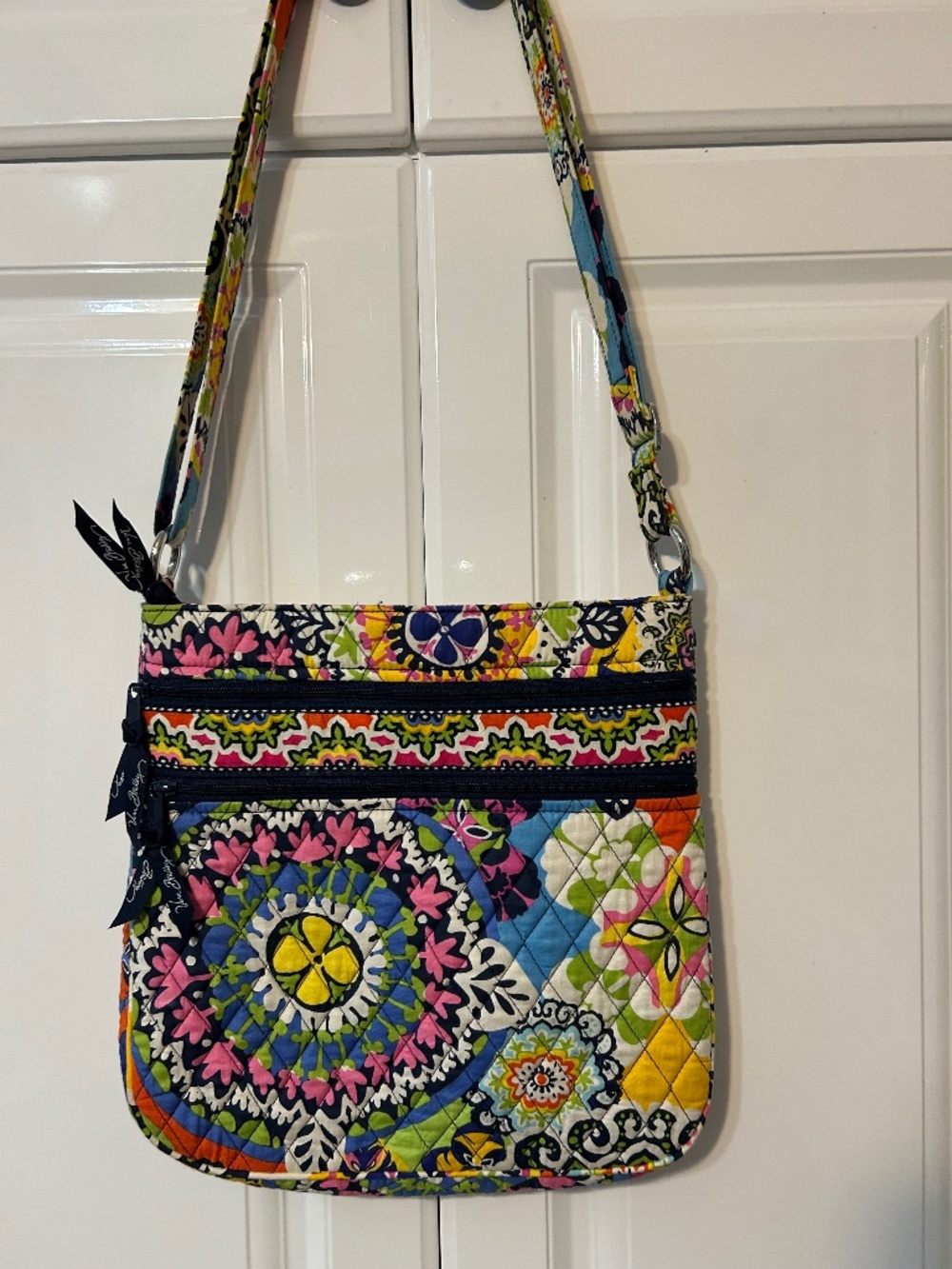 Vera Bradley Triple Zip Hipster - RIO - EUC